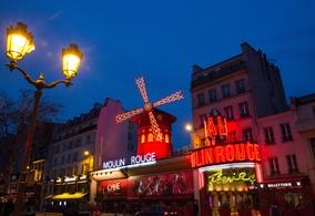 L’incontournable Moulin Rouge rouvre ses portes en septembre 2021. On vous invite dans l'un des cabarets les plus célèbres au monde!