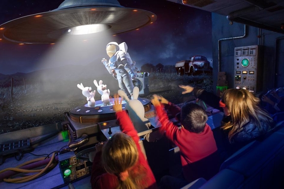 Voyagez dans le futur en famille avec les nouvelles attractions du Futuroscope !