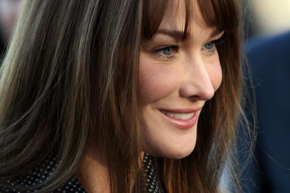 Carla Bruni-Sarkozy tourne pour Woody Allen!