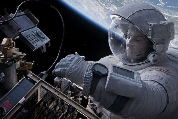 Alfonso Cuarón a de quoi être au 7ème ciel avec son fim "Gravity" qui explose tous les records !