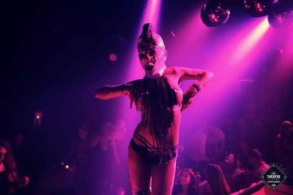 Black circus cabaret, un restaurant festivif contemporain pour une soirée unique et débridée !