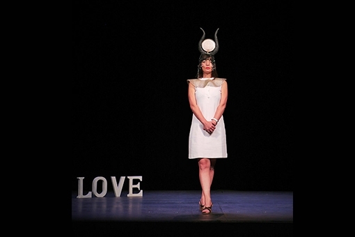 What is love ? Le spectacle executoire de l'Amour par Anne Buffet au Théâtre de la Contrescarpe