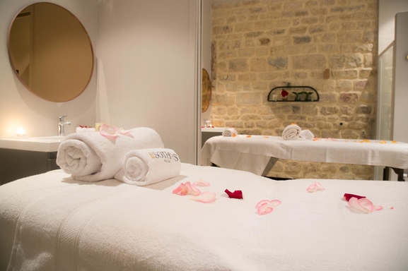 Pour la Saint-Valentin nous vous offrons un massage duo en amoureux dans un lieu mythique "Les Bains du Marais", vive l'amour et le bien-être!