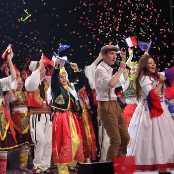 Tolérance, respect et bienfaisance, c'est dans un élan de fratérnité que s'est créée la sublime Comédie musicale du Festival des Cultures et des Langues..